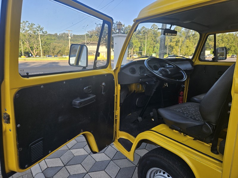 KOMBI 1.4 MI STD LOTAÇÃO 8V FLEX 3P MANUAL - 2002 - BOM PRINCíPIO