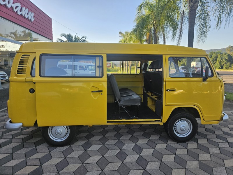 KOMBI 1.4 MI STD LOTAÇÃO 8V FLEX 3P MANUAL - 2002 - BOM PRINCíPIO