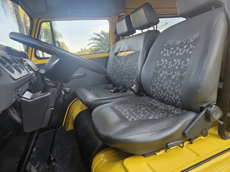 KOMBI 1.4 MI STD LOTAÇÃO 8V FLEX 3P MANUAL - 2002 - BOM PRINCíPIO