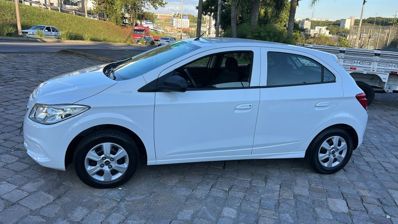 ONIX 1.0 LT PLUS 8V FLEX 4P MANUAL - 2015 - FARROUPILHA