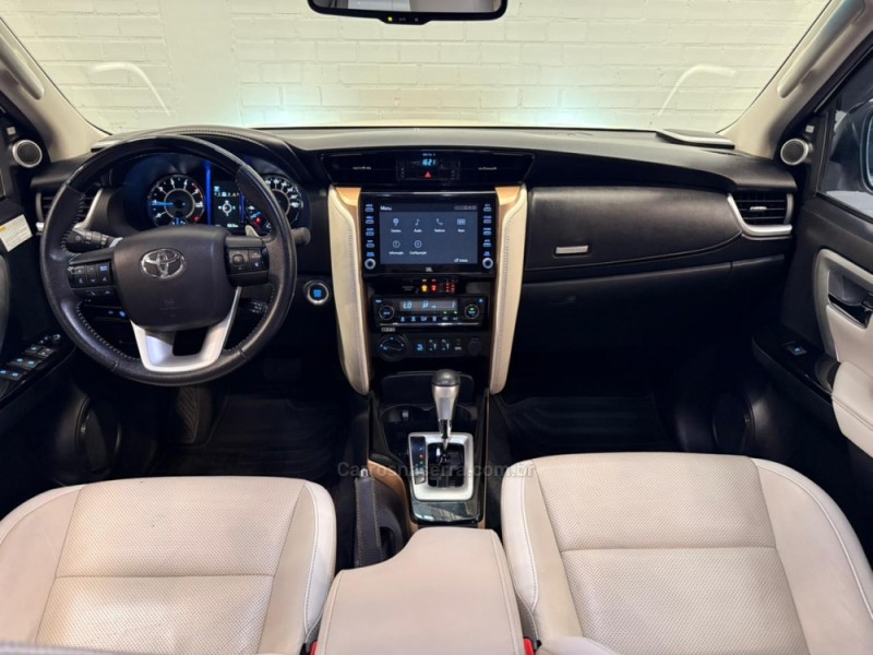 HILUX SW4 2.8 SRX 4X4 DIAMOND 16V TURBO DIESEL 4P 7 LUGARES AUTOMÁTICO - 2020 - CAXIAS DO SUL