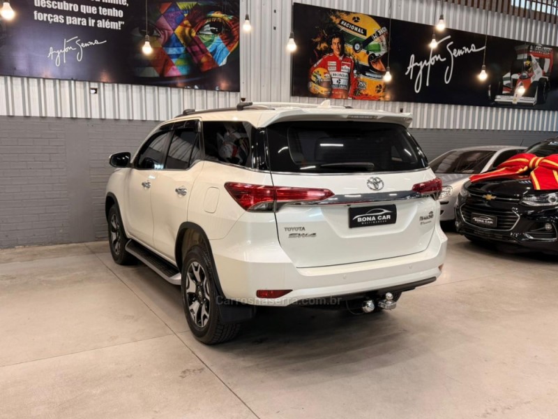 HILUX SW4 2.8 SRX 4X4 DIAMOND 16V TURBO DIESEL 4P 7 LUGARES AUTOMÁTICO - 2020 - CAXIAS DO SUL