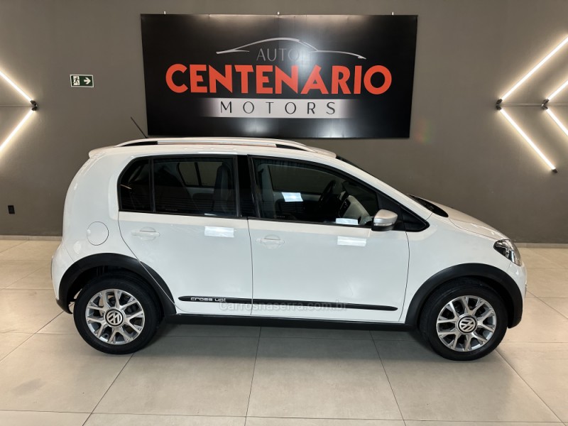 UP 1.0 CROSS T.FLEX 12V 4P MANUAL - 2016 - SAPIRANGA