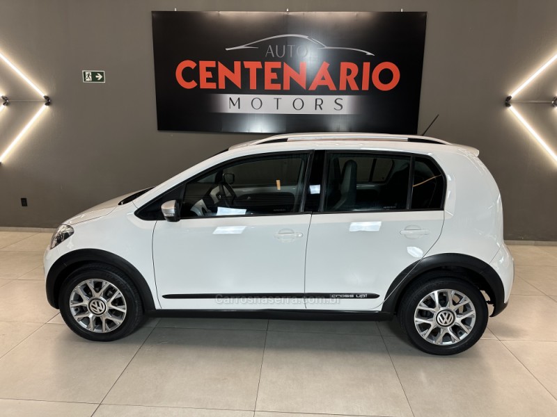 UP 1.0 CROSS T.FLEX 12V 4P MANUAL - 2016 - SAPIRANGA