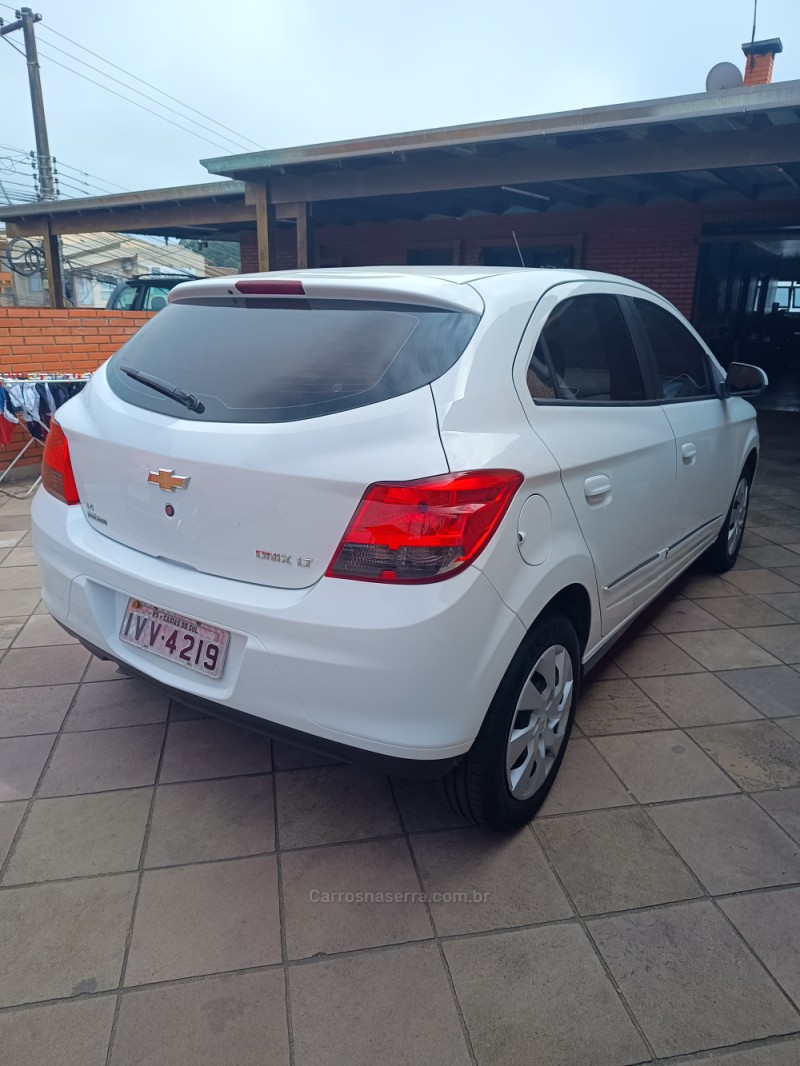 ONIX 1.4 MPFI LT 8V FLEX 4P MANUAL - 2015 - CAXIAS DO SUL