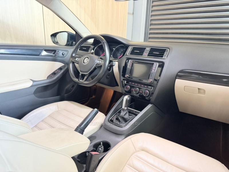 JETTA 2.0 TSI HIGHLINE 211CV GASOLINA 4P DSG - 2017 - LAJEADO