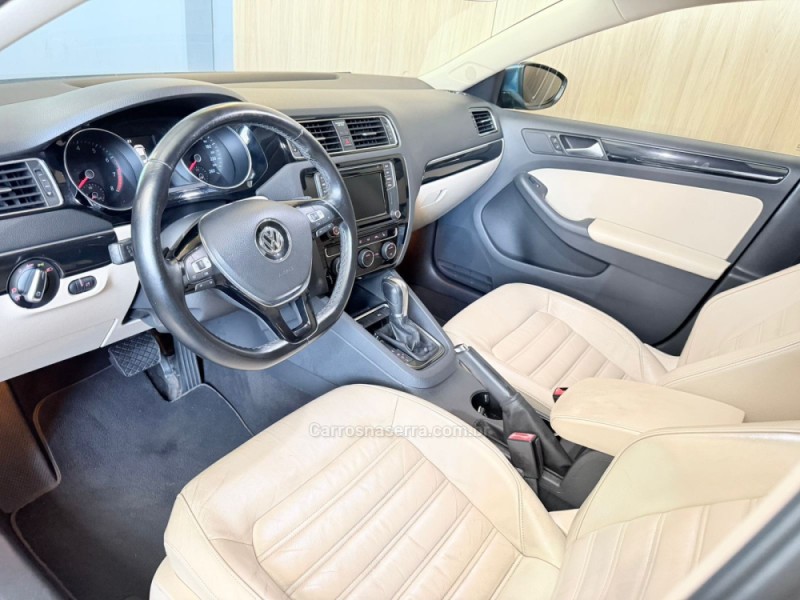 JETTA 2.0 TSI HIGHLINE 211CV GASOLINA 4P DSG - 2017 - LAJEADO