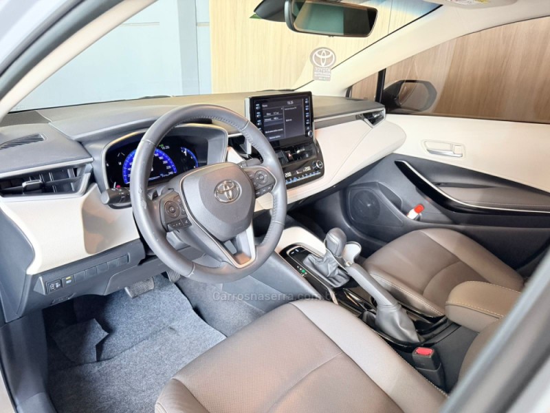 COROLLA 2.0 ALTIS PREMIUM 16V FLEX 4P AUTOMÁTICO - 2022 - LAJEADO