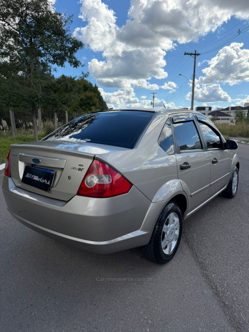 FIESTA 1.6 MPI SEDAN 8V FLEX 4P MANUAL - 2005 - FARROUPILHA