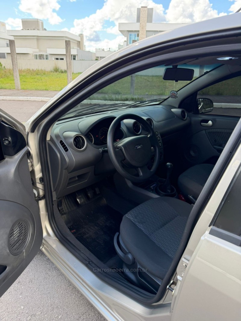 FIESTA 1.6 MPI SEDAN 8V FLEX 4P MANUAL - 2005 - FARROUPILHA