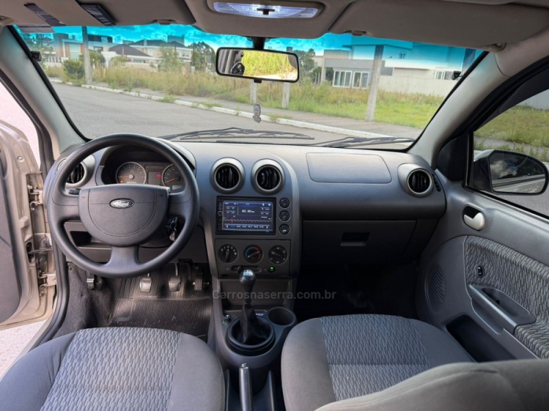 FIESTA 1.6 MPI SEDAN 8V FLEX 4P MANUAL - 2005 - FARROUPILHA