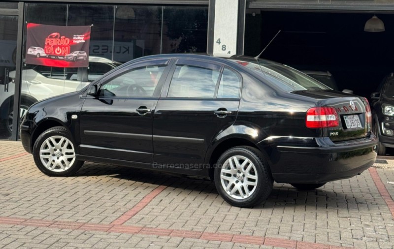 POLO SEDAN 1.6 MI COMFORTLINE 8V GASOLINA 4P MANUAL - 2004 - SAPUCAIA DO SUL