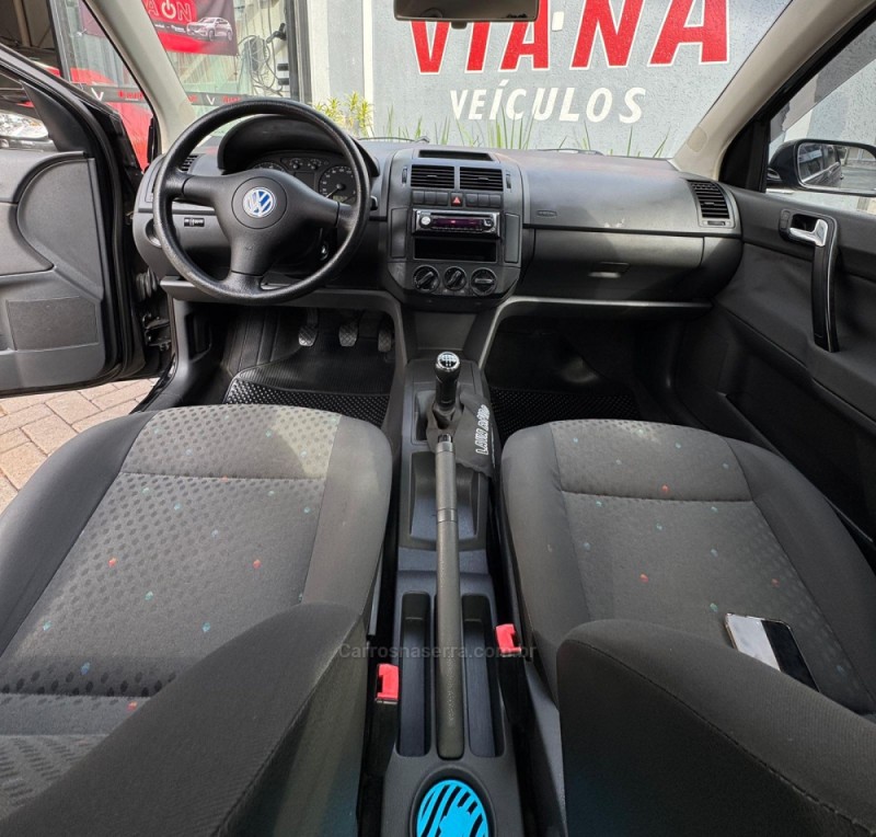 POLO SEDAN 1.6 MI COMFORTLINE 8V GASOLINA 4P MANUAL - 2004 - SAPUCAIA DO SUL
