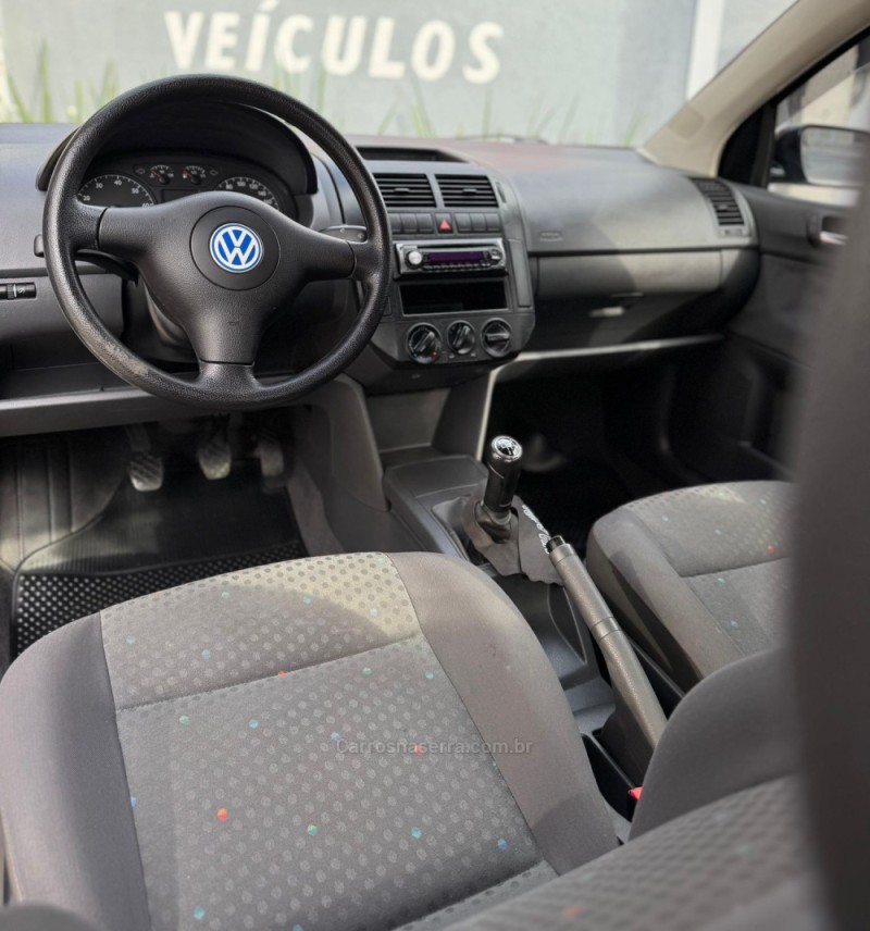 POLO SEDAN 1.6 MI COMFORTLINE 8V GASOLINA 4P MANUAL - 2004 - SAPUCAIA DO SUL