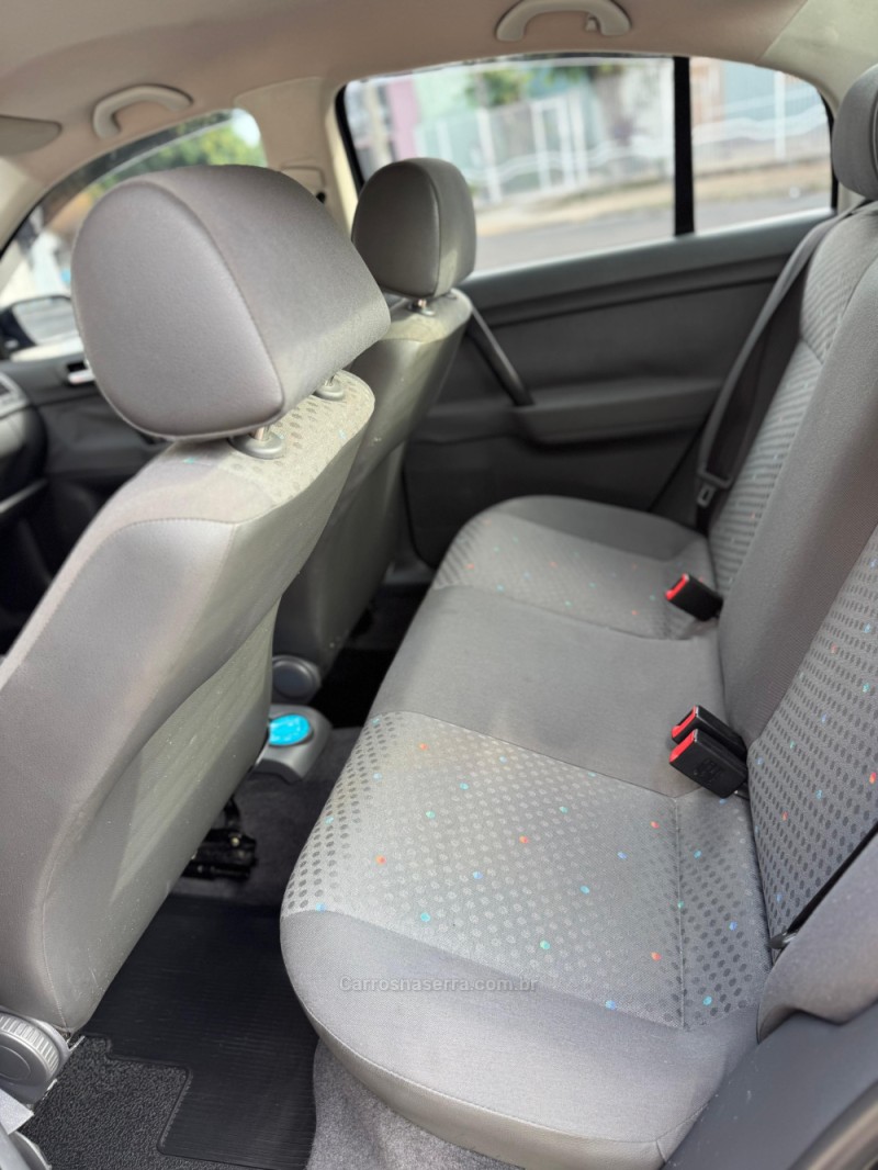 POLO SEDAN 1.6 MI COMFORTLINE 8V GASOLINA 4P MANUAL - 2004 - SAPUCAIA DO SUL