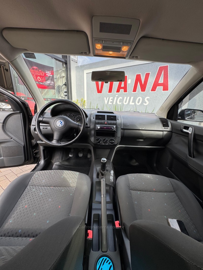 POLO SEDAN 1.6 MI COMFORTLINE 8V GASOLINA 4P MANUAL - 2004 - SAPUCAIA DO SUL