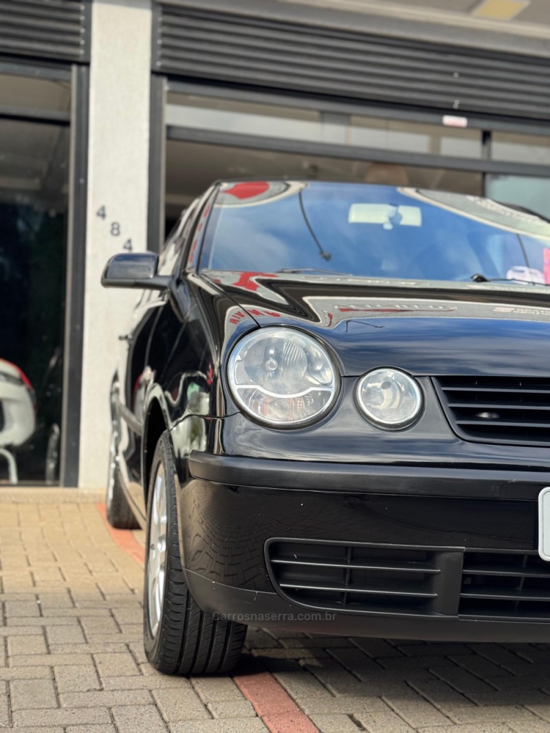 POLO SEDAN 1.6 MI COMFORTLINE 8V GASOLINA 4P MANUAL - 2004 - SAPUCAIA DO SUL