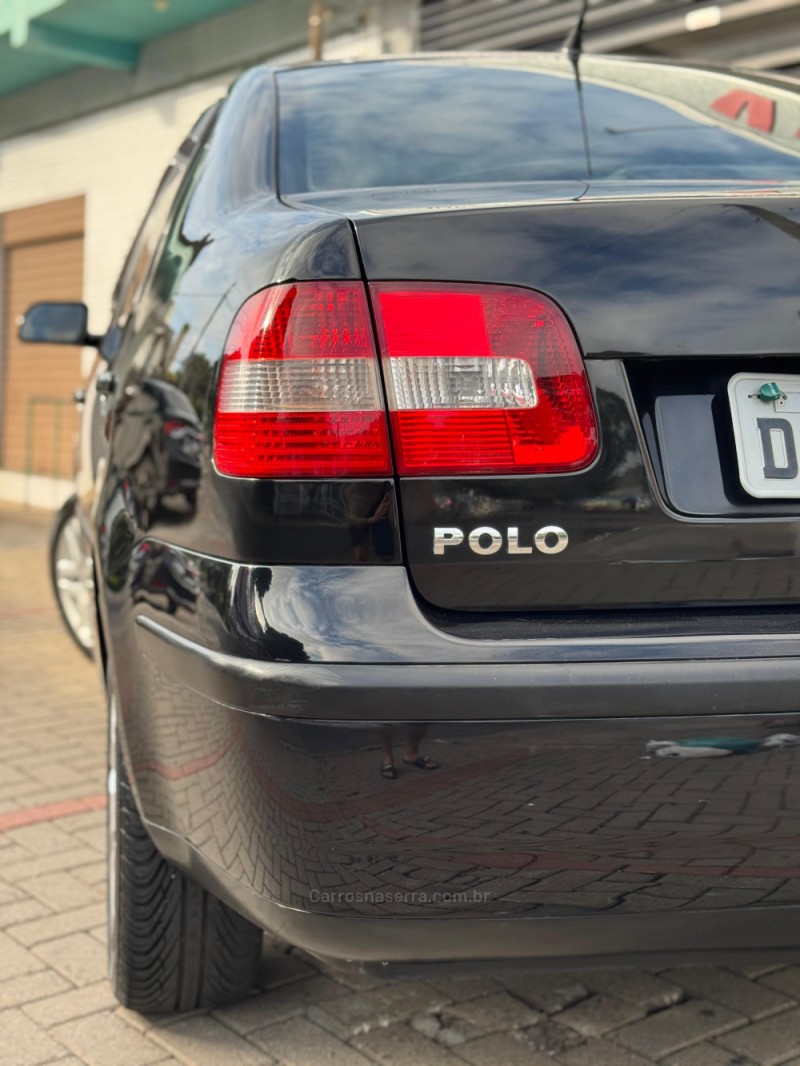 POLO SEDAN 1.6 MI COMFORTLINE 8V GASOLINA 4P MANUAL - 2004 - SAPUCAIA DO SUL