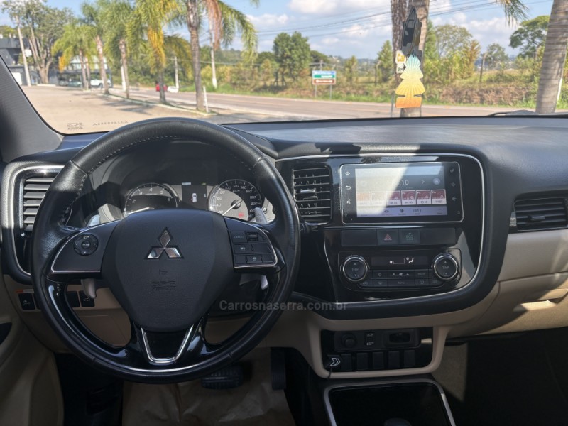 OUTLANDER 3.0 GT 4X4 V6 24V GASOLINA 4P AUTOMÁTICO - 2017 - GARIBALDI