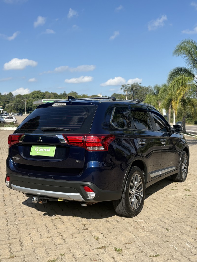 OUTLANDER 3.0 GT 4X4 V6 24V GASOLINA 4P AUTOMÁTICO - 2017 - GARIBALDI