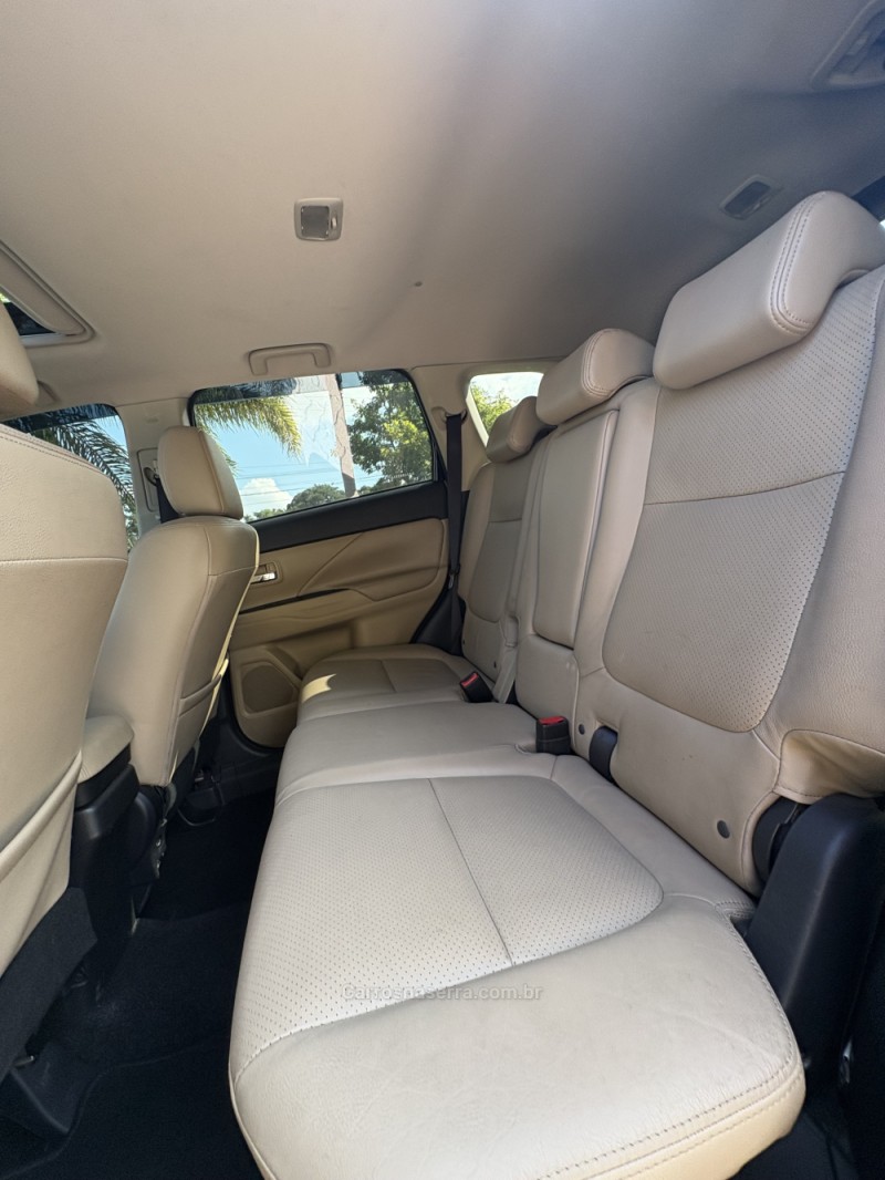 OUTLANDER 3.0 GT 4X4 V6 24V GASOLINA 4P AUTOMÁTICO - 2017 - GARIBALDI