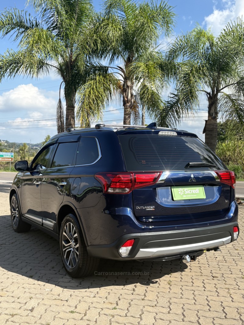 OUTLANDER 3.0 GT 4X4 V6 24V GASOLINA 4P AUTOMÁTICO - 2017 - GARIBALDI