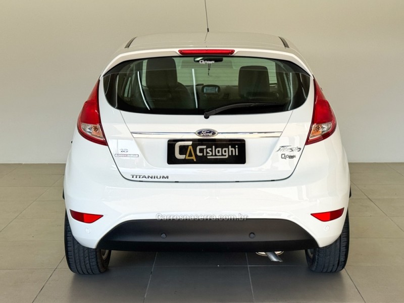 FIESTA 1.6 TITANIUM HATCH 16V FLEX 4P AUTOMÁTICO - 2015 - CARLOS BARBOSA