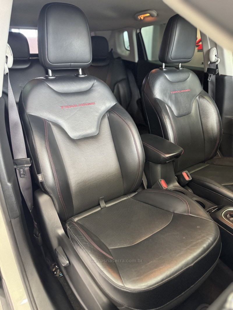 COMPASS 2.0 TRAILHAWK TD350 TURBO DIESEL 4X4 4P AUTOMÁTICO - 2017 - CAXIAS DO SUL