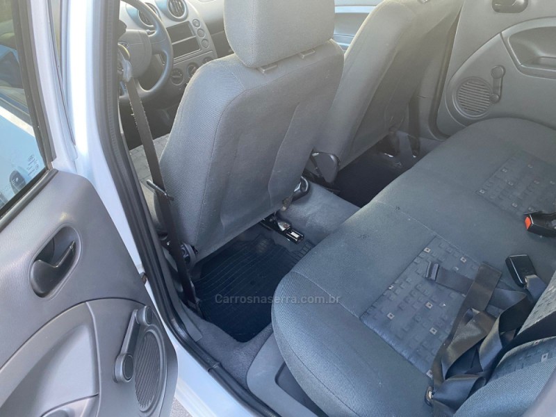 FIESTA 1.0 MPI PERSONNALITÉ 8V FLEX 4P MANUAL - 2003 - CAXIAS DO SUL