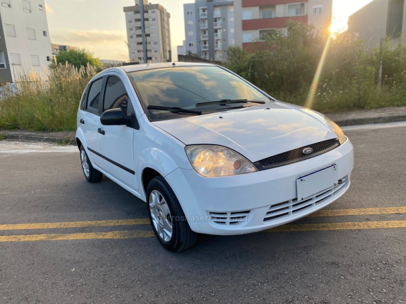 FIESTA 1.0 MPI PERSONNALITÉ 8V FLEX 4P MANUAL - 2003 - CAXIAS DO SUL