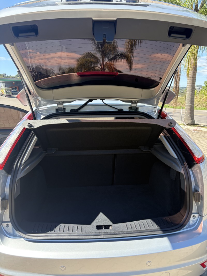 FOCUS 2.0 TITANIUM 16V FLEX 4P AUTOMÁTICO - 2012 - GARIBALDI