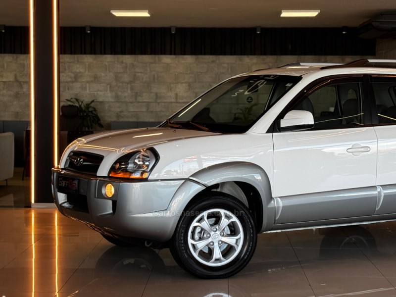 TUCSON 2.0 MPFI GLS 16V 143CV 2WD FLEX 4P AUTOMÁTICO - 2014 - DOIS IRMãOS