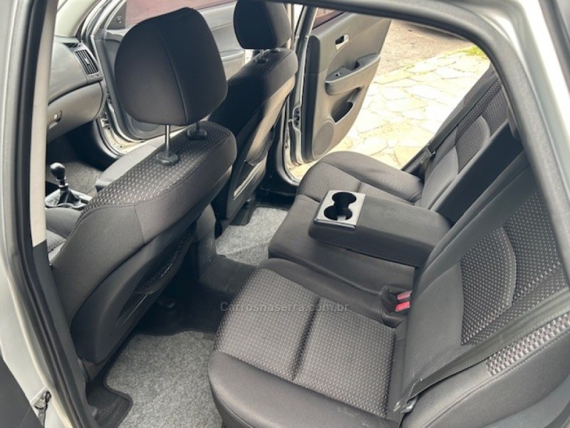 I30 2.0 MPFI GLS 16V GASOLINA 4P MANUAL - 2010 - CAXIAS DO SUL