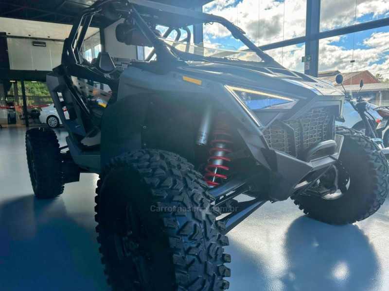RZR XP 1000 EPS LE - 2022 - TRêS COROAS