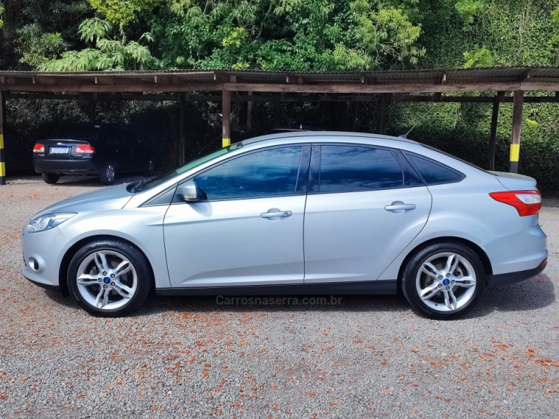 FOCUS 2.0 SE SEDAN 16V FLEX 4P AUTOMÁTICO - 2015 - FARROUPILHA