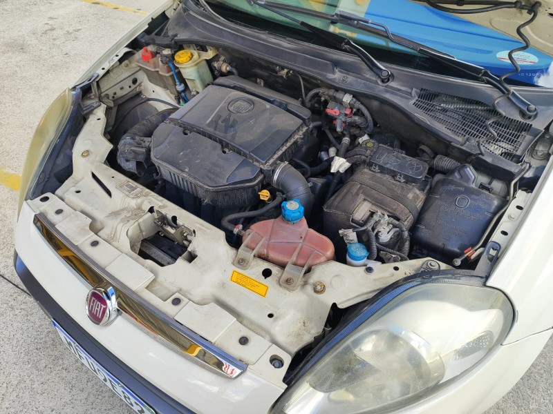 PUNTO 1.6 ESSENCE 16V FLEX 4P MANUAL - 2014 - FARROUPILHA