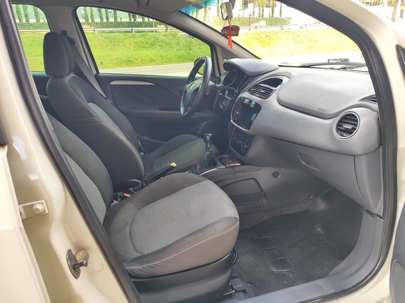 PUNTO 1.6 ESSENCE 16V FLEX 4P MANUAL - 2014 - FARROUPILHA