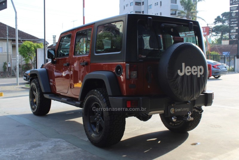 WRANGLER 3.6 UNLIMITED SPORT 4X4 V6 GASOLINA 4P AUTOMÁTICO - 2014 - CAXIAS DO SUL