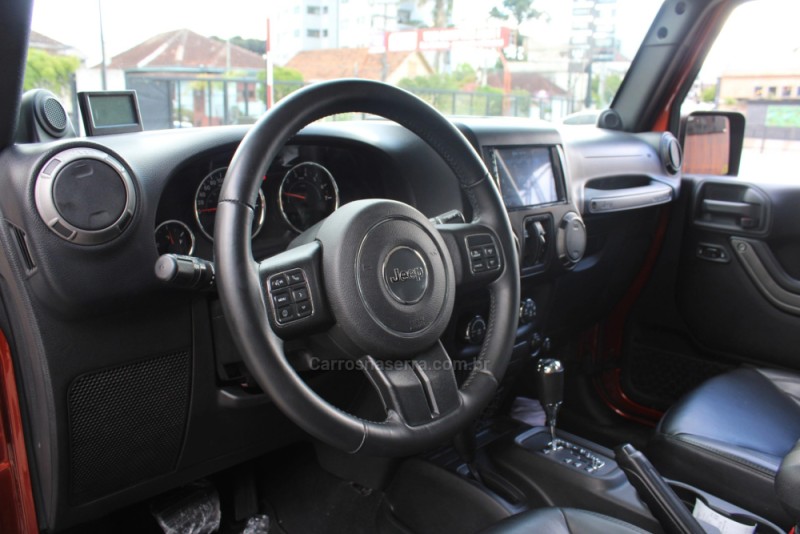 WRANGLER 3.6 UNLIMITED SPORT 4X4 V6 GASOLINA 4P AUTOMÁTICO - 2014 - CAXIAS DO SUL