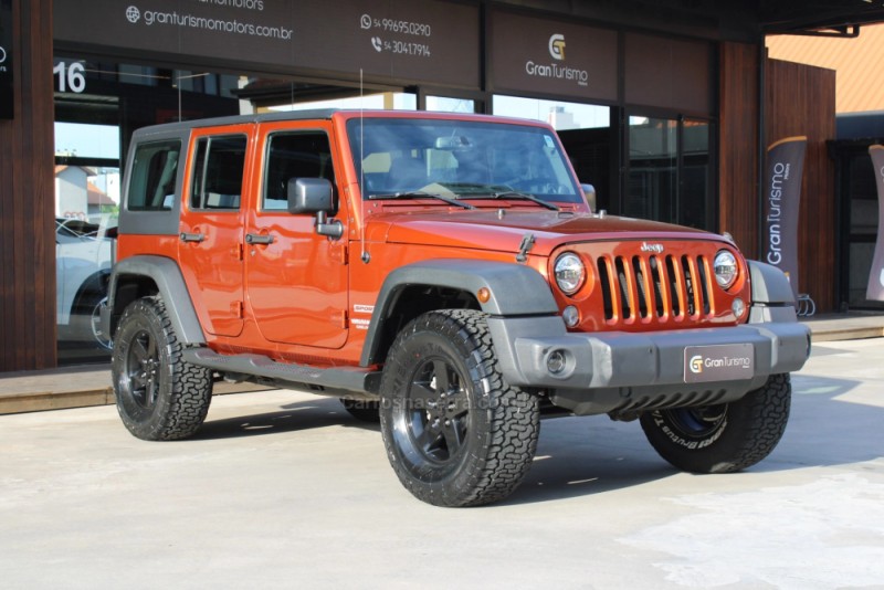 WRANGLER 3.6 UNLIMITED SPORT 4X4 V6 GASOLINA 4P AUTOMÁTICO - 2014 - CAXIAS DO SUL