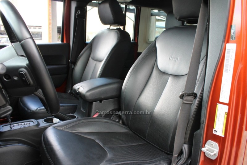 WRANGLER 3.6 UNLIMITED SPORT 4X4 V6 GASOLINA 4P AUTOMÁTICO - 2014 - CAXIAS DO SUL
