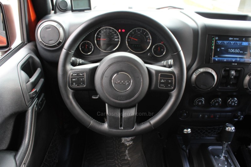 WRANGLER 3.6 UNLIMITED SPORT 4X4 V6 GASOLINA 4P AUTOMÁTICO - 2014 - CAXIAS DO SUL