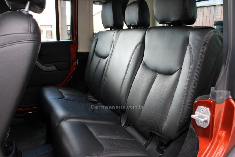 WRANGLER 3.6 UNLIMITED SPORT 4X4 V6 GASOLINA 4P AUTOMÁTICO - 2014 - CAXIAS DO SUL