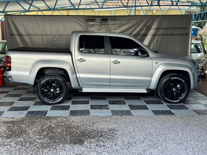 AMAROK 3.0 V6 TDI HIGHLINE CD DIESEL 4MOTION AUTOMÁTICO - 2021 - NOVA PRATA