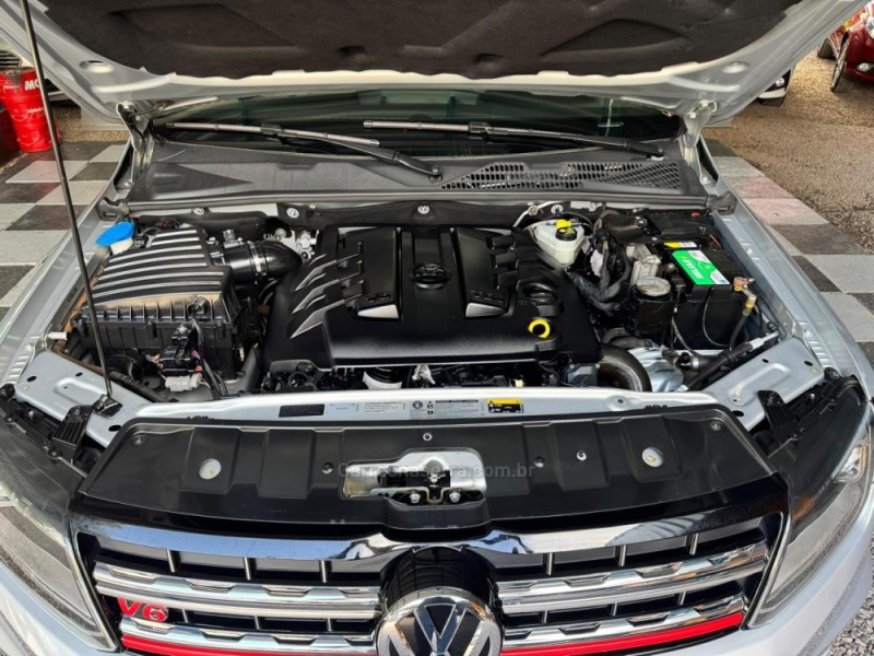 AMAROK 3.0 V6 TDI HIGHLINE CD DIESEL 4MOTION AUTOMÁTICO - 2021 - NOVA PRATA