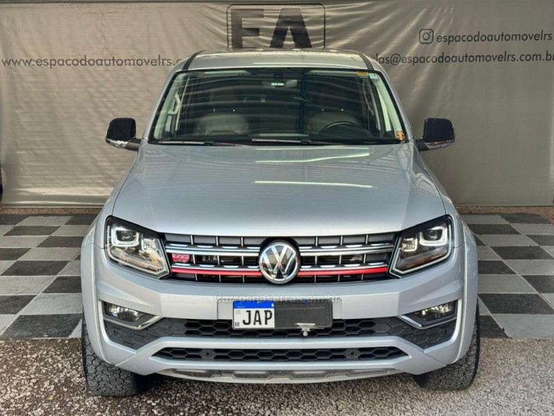 AMAROK 3.0 V6 TDI HIGHLINE CD DIESEL 4MOTION AUTOMÁTICO - 2021 - NOVA PRATA