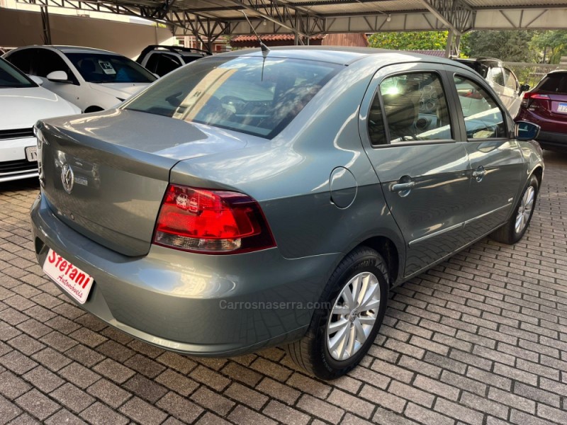 VOYAGE 1.0 MI TRENDLINE 8V FLEX 4P MANUAL - 2011 - FELIZ