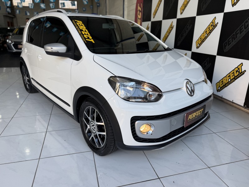 UP 1.0 TSI CROSS 12V FLEX 4P MANUAL - 2017 - PORTãO