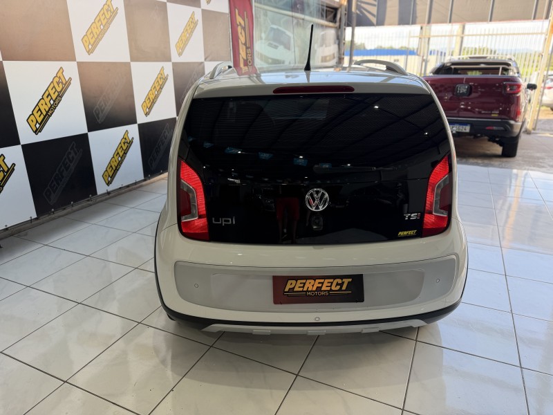 UP 1.0 TSI CROSS 12V FLEX 4P MANUAL - 2017 - PORTãO