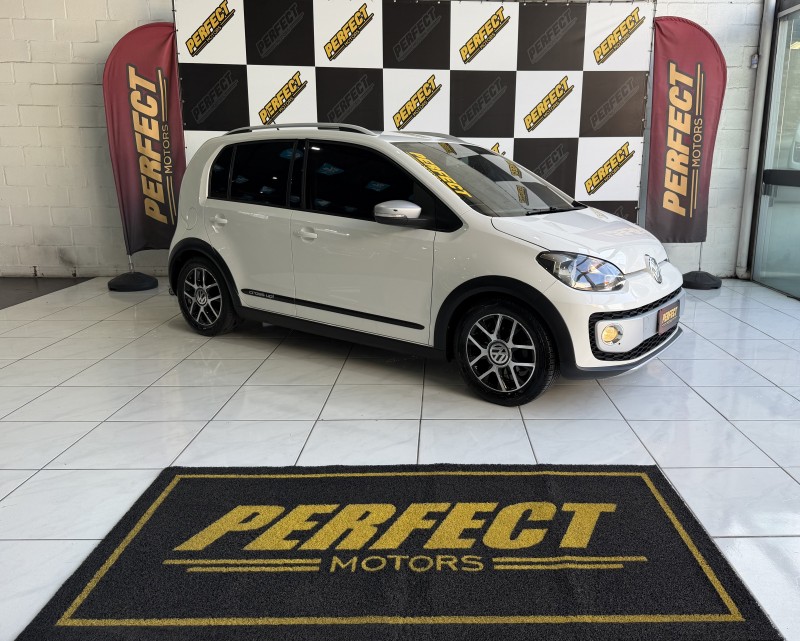 UP 1.0 TSI CROSS 12V FLEX 4P MANUAL - 2017 - PORTãO